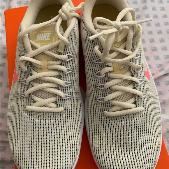 Nike flex shoes - Picture 3 of 6